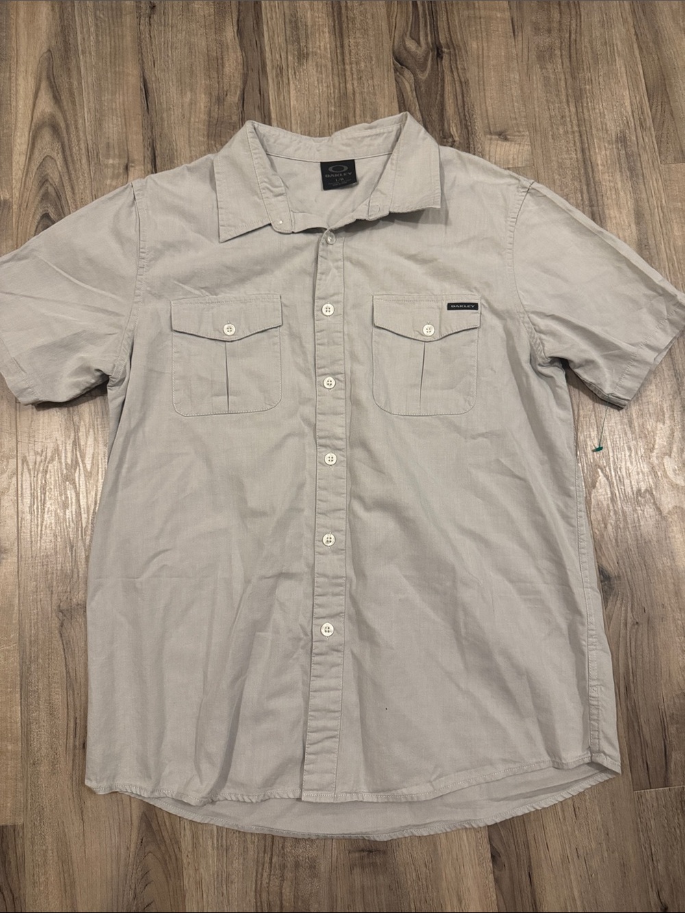 Oakley Men’s Light Gray Short Sleeve Button-Down Shirt